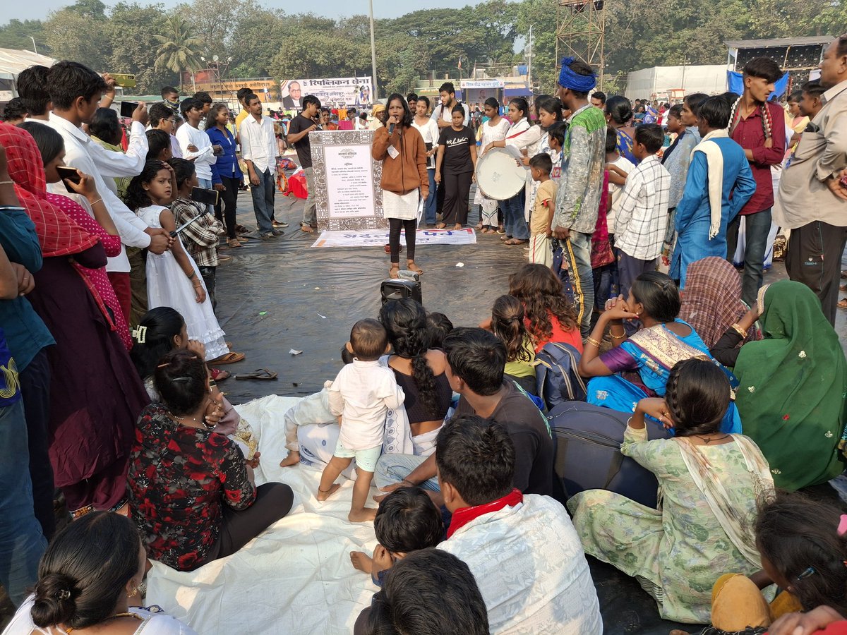 AnubhutiTrust's tweet photo. Youth led Public campaign continues today, we are here since yesterday , meeting and interacting with hundreds of co travellers in this #AntiCaste #feminist #Ambedkarite  movement

#BadlacheParvKalaManch #Ambedkar #DrAmbedkar #DrBabasahebAmbedkar #MahaparinirvanDiwas https://t.co/Z1qarOFRFZ