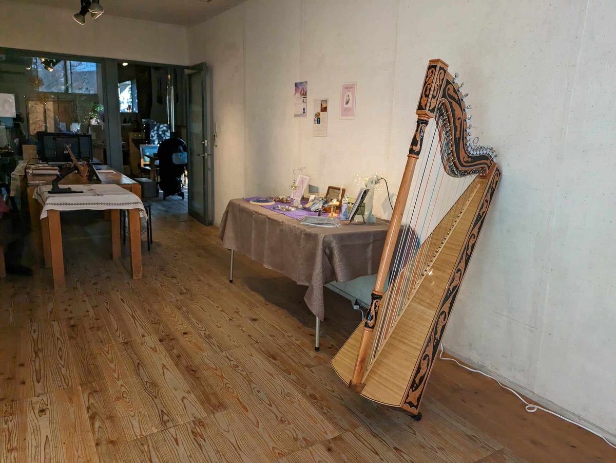 ＼今週のスローギャラリー＊12/6（金)-12/11（水)／
『心の力を引き出して諦めようとした事を叶えるマインディージンWS』
マインディージンワークショップとは、紀元前1000年から続くリーディング方法を進化させた鑑定の方法です。cafeslow.com/event/gallery/…