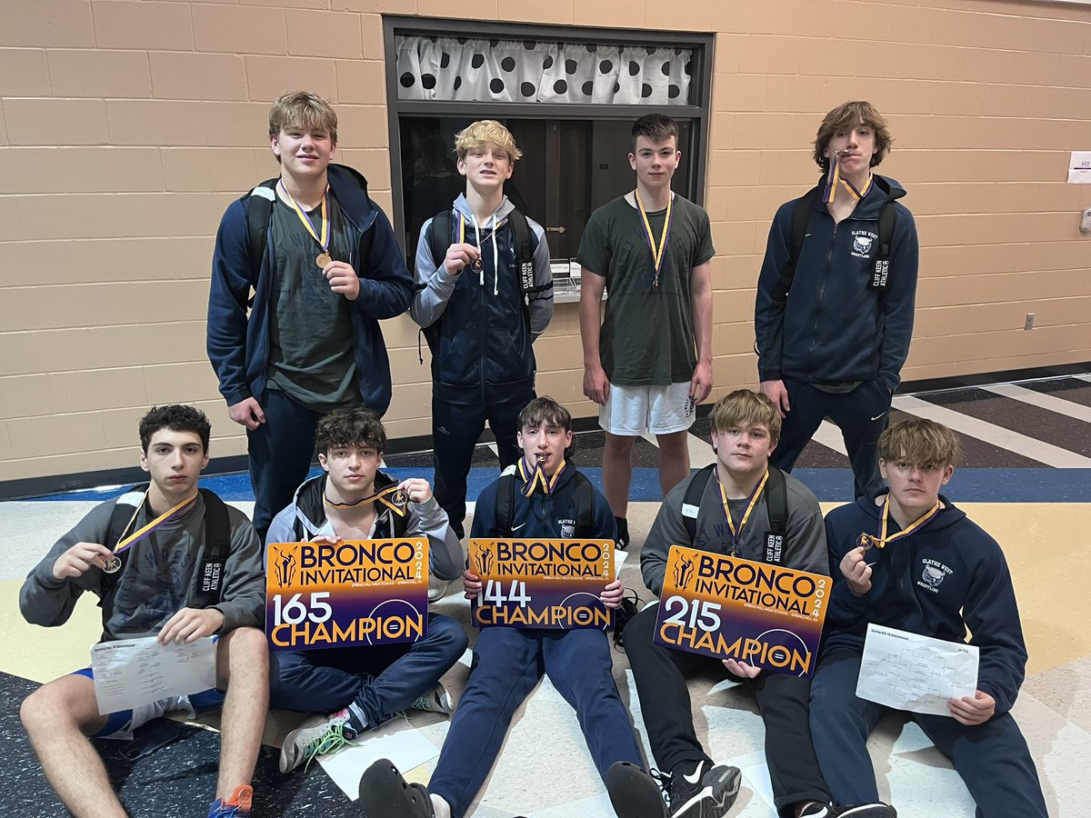 owhswrestling's tweet photo. All our JV guys wrestled their tails off tonight. The group below even left with some hardware.

Division Champs: Braden Greenlee, Noah Batten, Landon Goetz, Khosin Unnadi, Cooper Wiemers.

Other medalists: Jake Myers, Ashton Greenlee, Ethan Crouch, Wyatt Benton. Congrats! https://t.co/LY4rYBbFta