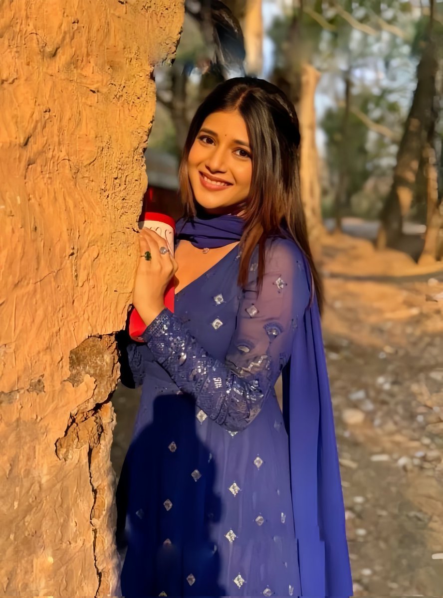 samridhiifvt's tweet photo. How can you hate this pure hearted soul? I don't care about the people who are spreading negativity about her . I just know she is the best and she deserves the best things only. Haters you keep burning and she will keep shining✨ No nazar to her🧿
#SamridhiiShukla #Samridhians https://t.co/FrA9rR3Mnv