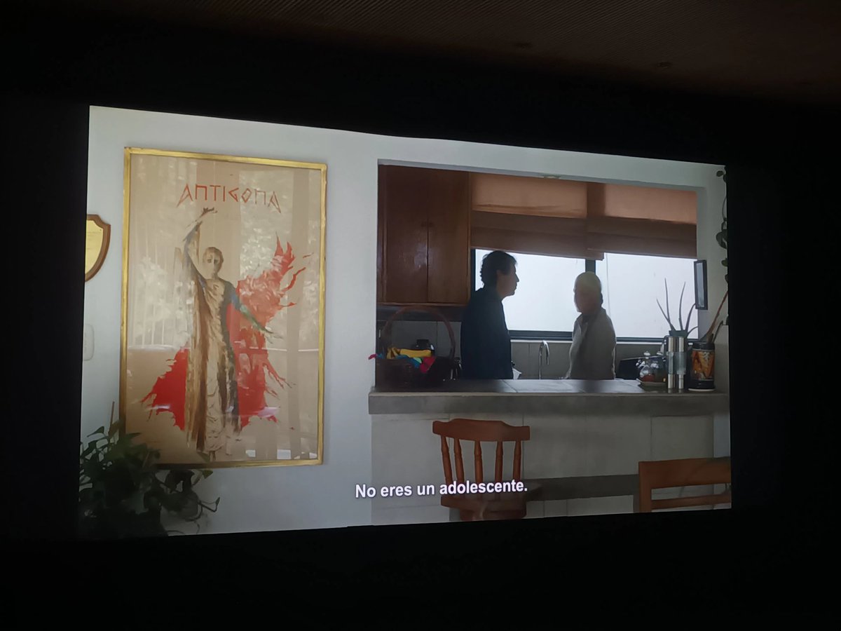 Por fin vi "Coraje", película de @rubenrojoaura. Enorme homenaje al ser y estar de una actriz en la vida y en el teatro. Prodigiosa Marta Aura en una inteligente y rudísima autoficción a la altura de su nivel y legado. 
Geniales trabajos <a href="/CesarTejeda_A/">César Tejeda</a> y <a href="/filomarinomx/">Rod Castillo Filo</a>