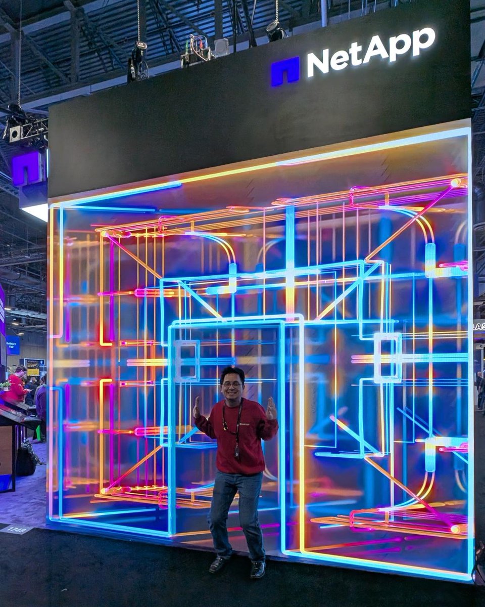 NetApp's tweet image. Ending #AWSreInvent in Vegas on a high! We had a full house — ready to turn data challenges into market opportunities with Amazon FSx for NetApp ONTAP.

From cloud migration to #AI workloads, we have your winning @awscloud solutions: ntap.com/4eZQFBX