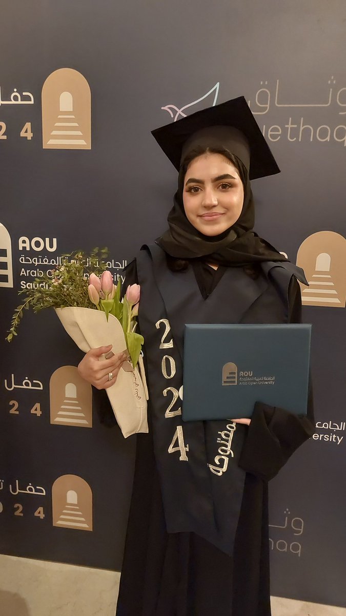 AlmajedArafat's tweet photo. الحمد الله على تمام النعمة .. تخرجت آخر العنقود من الجامعة العربية المفتوحة بتقدير امتياز مع مرتبة الشرف الثانية بتخصص علوم الحاسب..
كل التوفيق لصغيرتي و دعواتي ان يفتح لها الله ابواب الخير https://t.co/YmwFC8MOSU