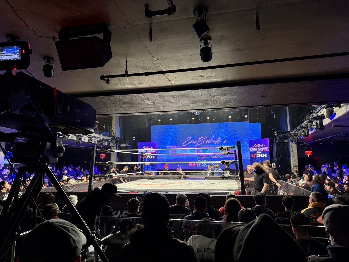 whiteshadows823's tweet photo. My first time watching an MLW and it was such an awesome experience. The show was amazing and being able to see @EBischoff live in person was so cool! A true genius in the industry. Great show tonight! #MLWOneShot https://t.co/PvTxFW6kBP
