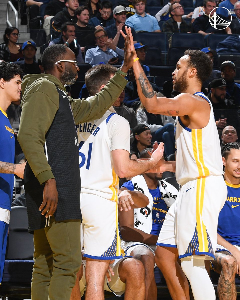 warriors's tweet photo. Fourth quarter time 🗣️ https://t.co/hXX5TjeizO