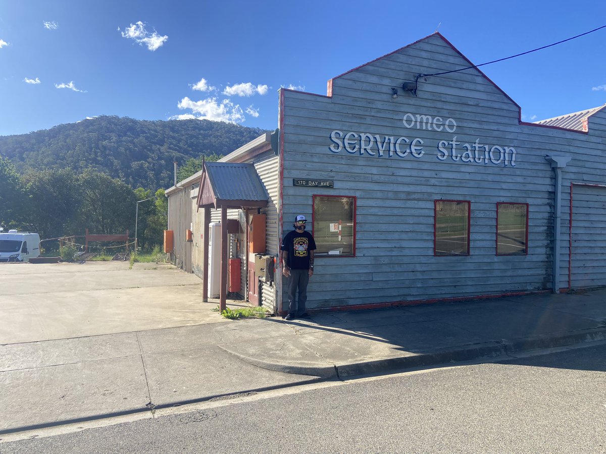 tradskinhead81's tweet photo. My home town, was so great being back there! The Service station my Dad use to own 🤘🏽 https://t.co/01EJzN3Itr