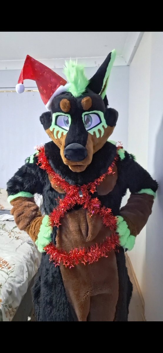 #FursuitFriday getting into the Christmas decorations 🎄🎄