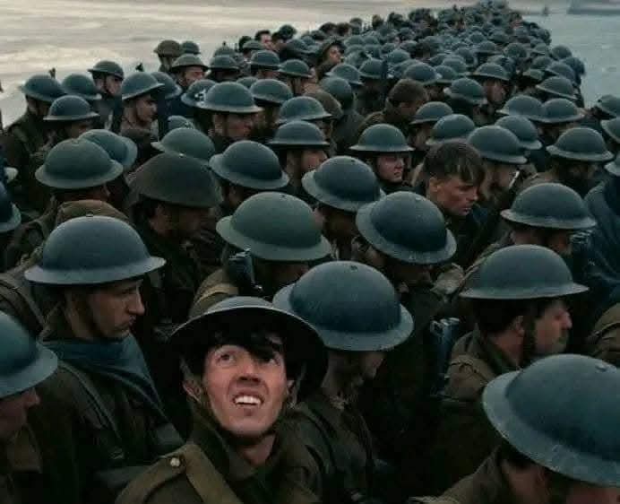 RabihChahine9's tweet photo. "الوحيد الذي رفع رأسه ستطارده لعنة الوعي حتى النهاية."💔

📺 Dunkirk (2017) https://t.co/h1A4RjSjH9