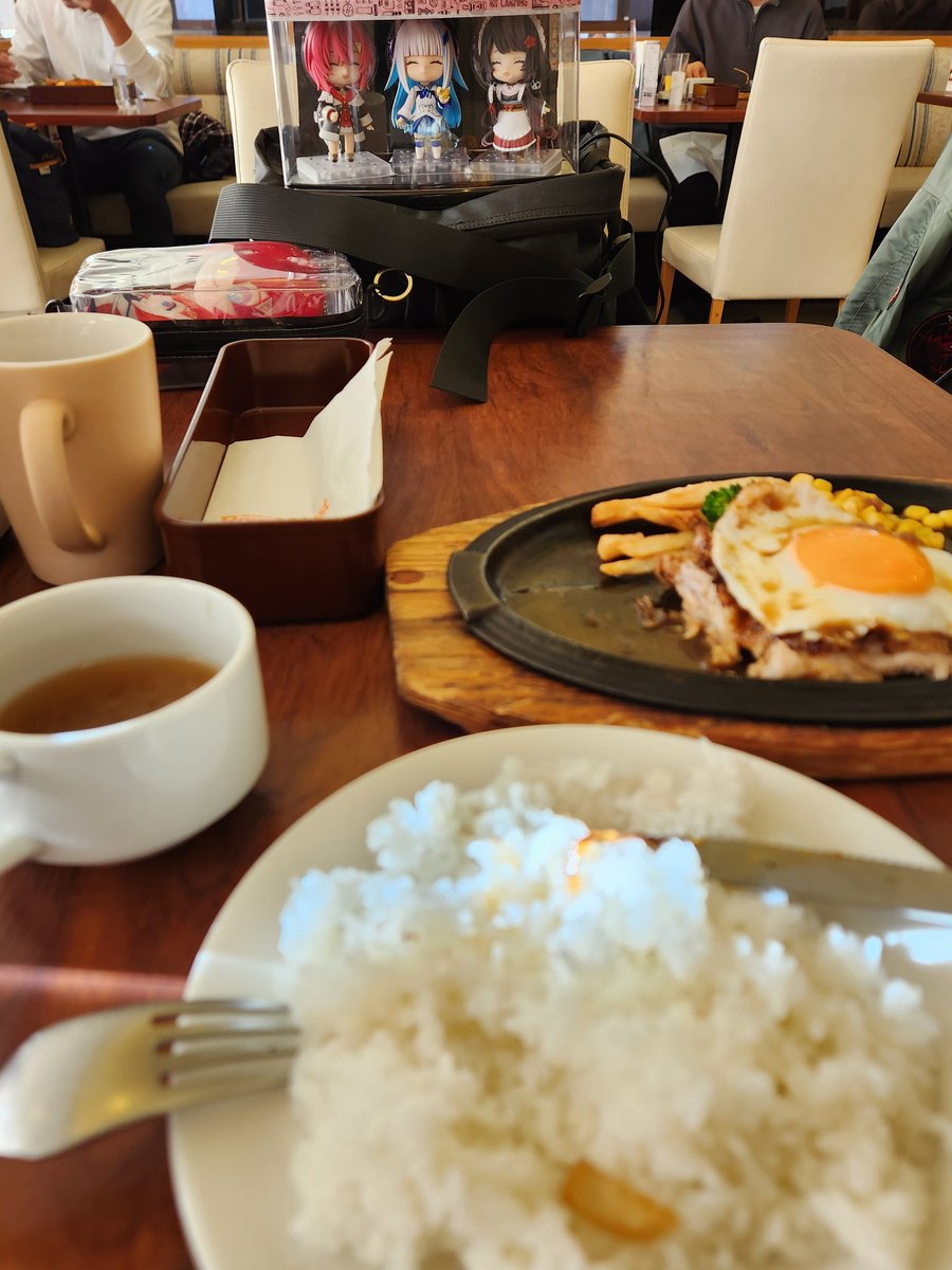 yujinU_7's tweet photo. お昼休憩… https://t.co/EMP9rOX5Cx