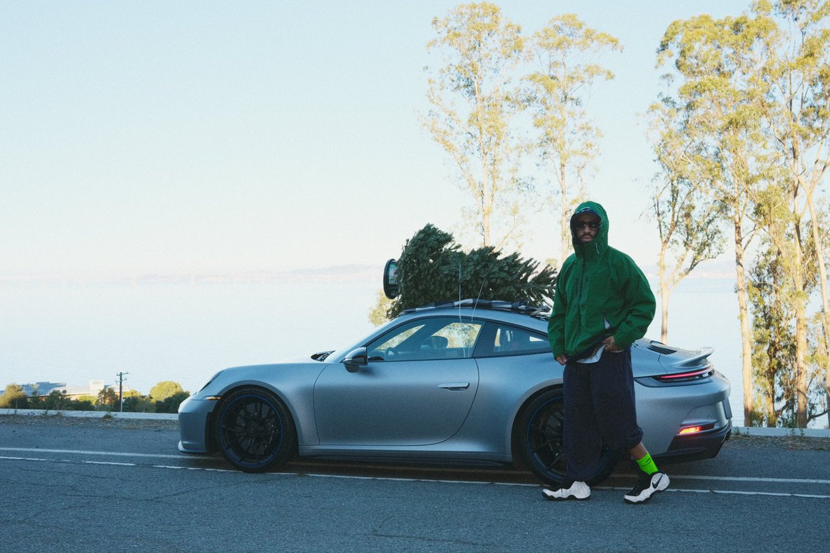 ripmiggs's tweet photo. tree shopping https://t.co/FNIU05wGPk