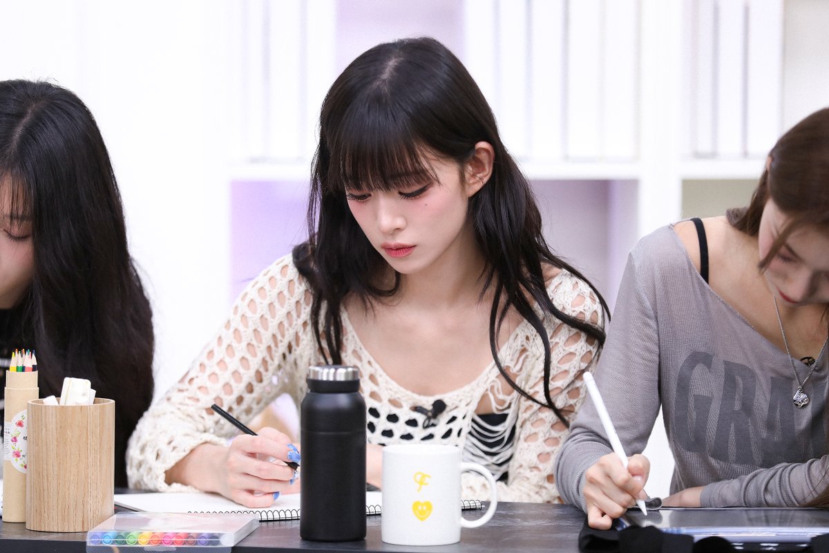 mystarplay's tweet photo. 📢fromis_9 | PPATELIER Behind Cut

#이채영 #LEECHAEYOUNG

@realfromis_9
#fromis_9 #프로미스나인
#PPATELIER #STARPLAY https://t.co/jbqv3qwDqB