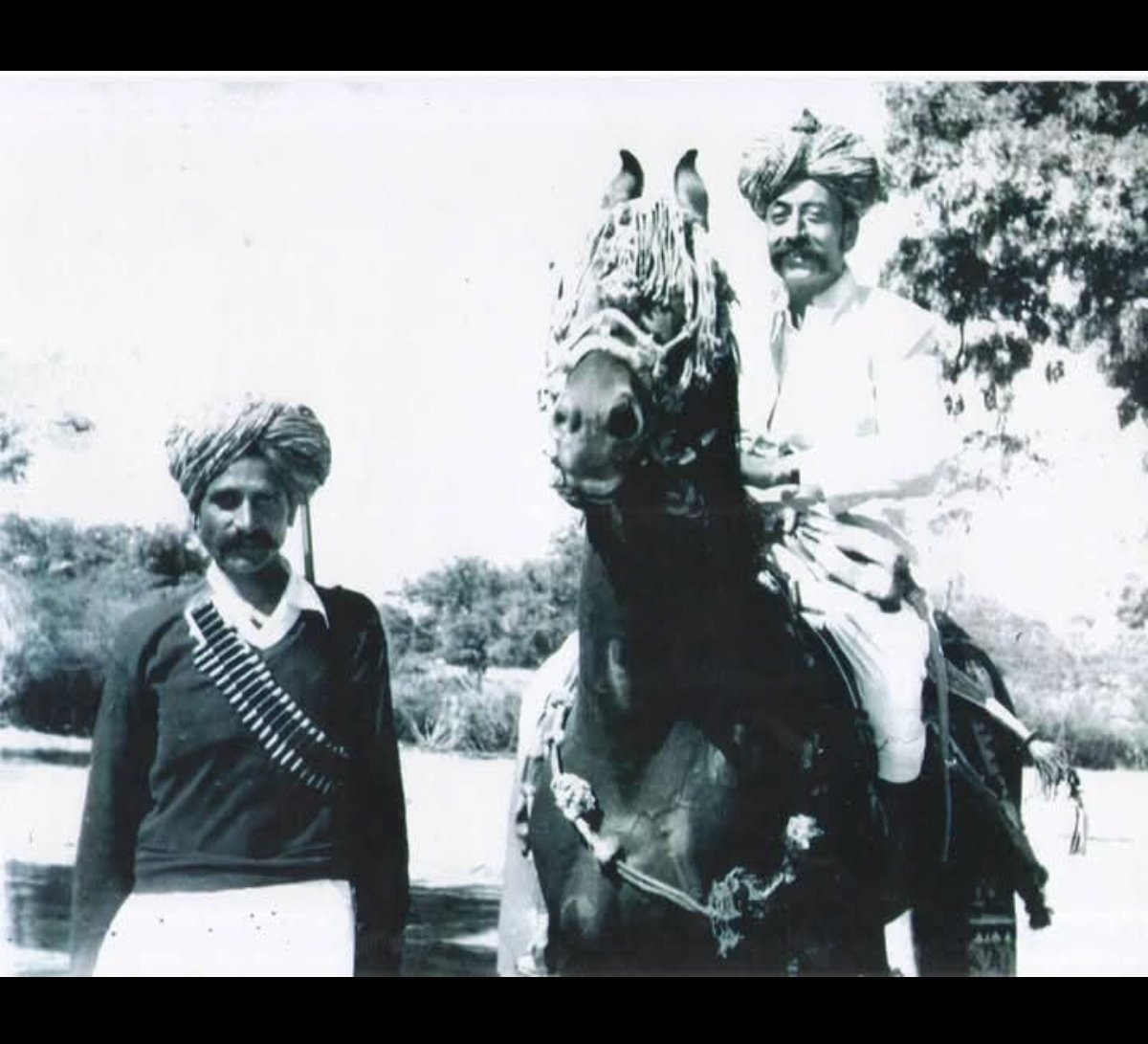 TacticalKafir's tweet photo. Thakur Balwant Singh Bakhasar

On request of Lt. Col Bhawani Singh, he's the man who guided 10 PARA commandoes to successfully enter Pakistan and conduct Chachro raids.

He knew the deserts of Barmer inside out!!

"Paltan kiski, Rajputana ki
Rajputana kiska, Bharat ka" https://t.co/m9GDbRdJ1V