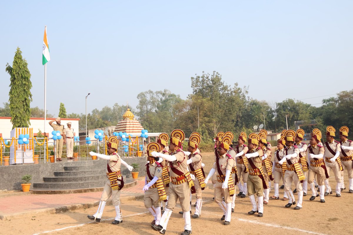 SPNUAPADA's tweet photo. Hearty greetings & Best Wishes to the #HomeGuard Jawans on the #HomeGuardRaisingDay observed in Nuapada District.
Their Contribution to assist Police dept. is very important in establishing peace, law & order in the state.
@DGPOdisha
@odisha_police
@digswrkoraput
@Raghava_gundala https://t.co/EzJu5iTD4o