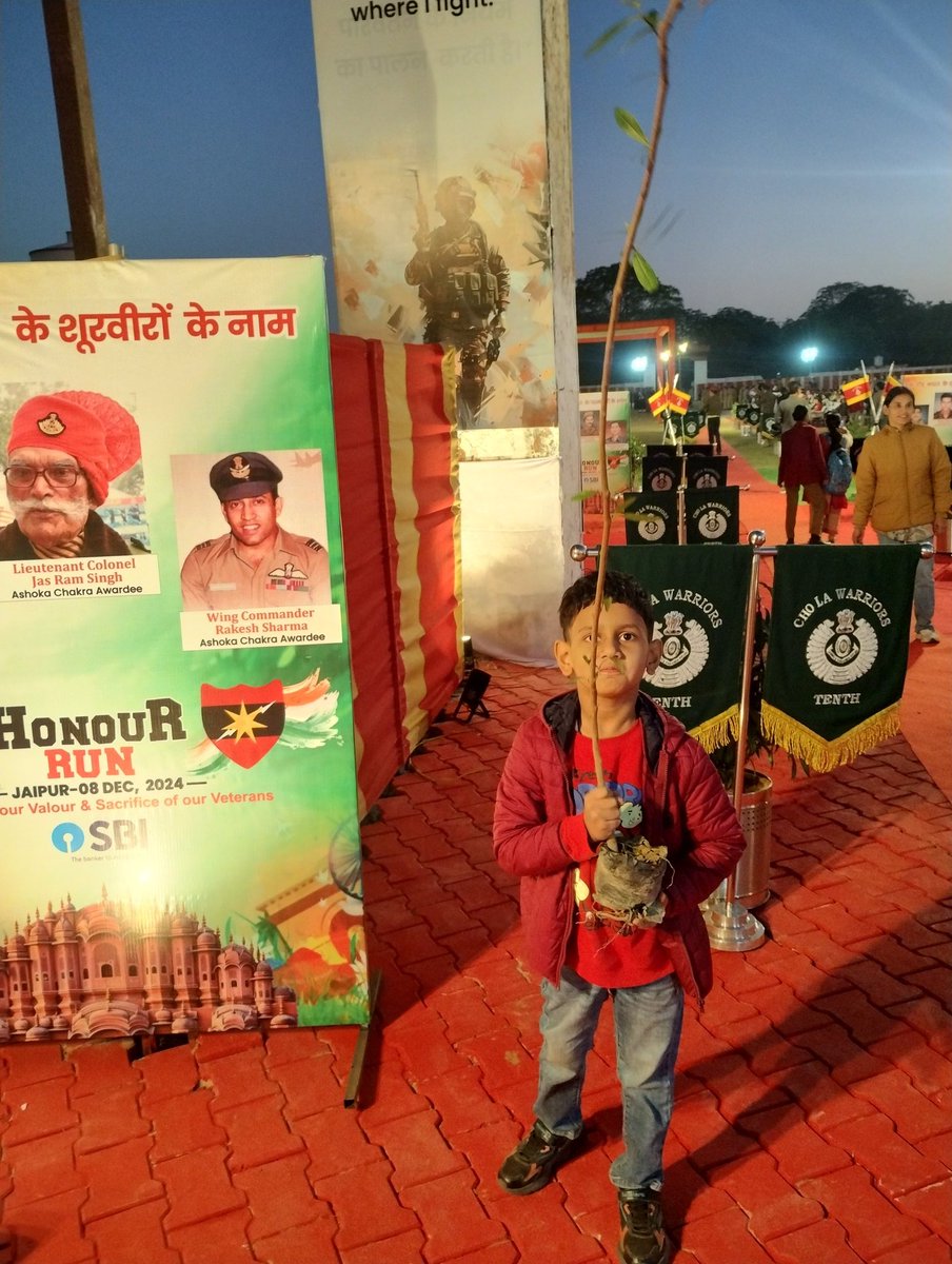 Harshimansh's tweet photo. Friday Morning easy Run ahead of #HonourRun #RunForVeterans @PRODefRjsthn on Sunday.
Bib Expo at SW command. Amazing performances of Gatka, Mallakhamb, Para Motor, Kalaripayattu.
#Running #Run #fitness #FitnessMotivation #FitnessJourney #FitnessGoals @FitIndiaOff @TheFitistan https://t.co/aijJnQyc9X