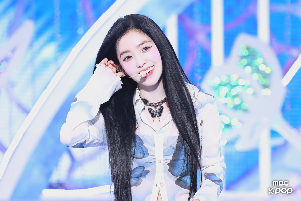 MBC_entertain's tweet photo. 아이린 여신님 미모가 Like A Flower..🌸
It's more than just a visual...✨
일단 좋아해야지 뭐 어떡해 ( ͡° ͜ʖ ͡°)

📷 ☞https://t.co/UQDm6CQ7yi

241130 #쇼음악중심 #음중 #아이린 #IRENE
@RVsmtown https://t.co/85RB7MODMu