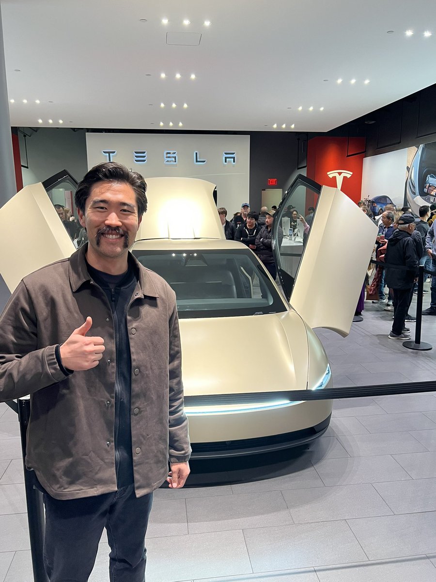 takaflocka_'s tweet photo. Checked out the Cybercab last night at Tesla Santana Row. 

Fantastic event by @teslaownersSV, Tesla engineers, and employees. 

The Future is Autonomous! https://t.co/gBjZlArrnt