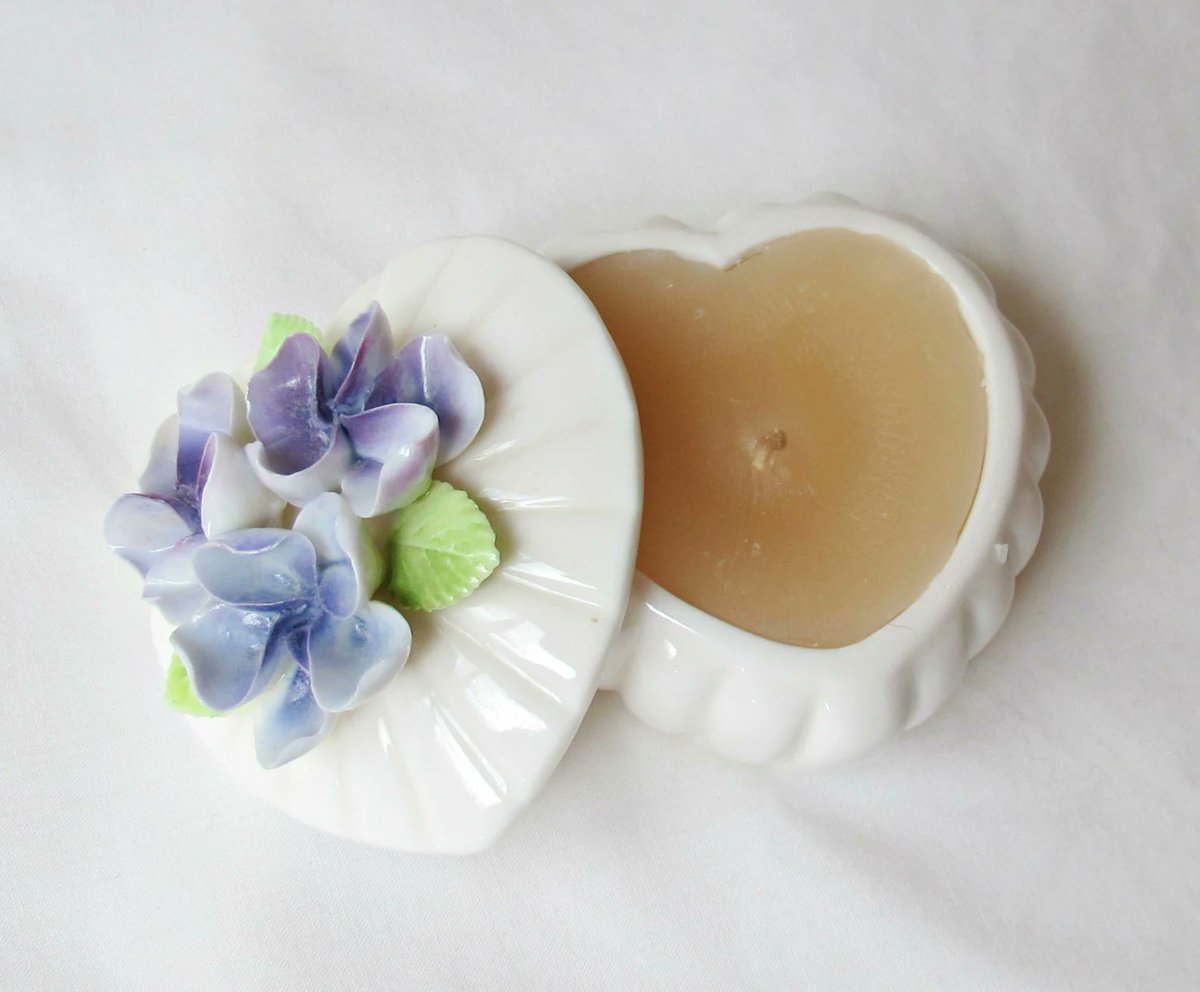 dspdavey's tweet image. Lay out gorgeous tablescapes this festive season with scented candles created from 100% upcycled components.
Explore the range while stocks last: domumvindemia.etsy.com/listing/167611…
#containercandles #scentedcandles #floraldecor #cottagecoreaesthetic #vanillacandles
facebook.com/DomumVindemia