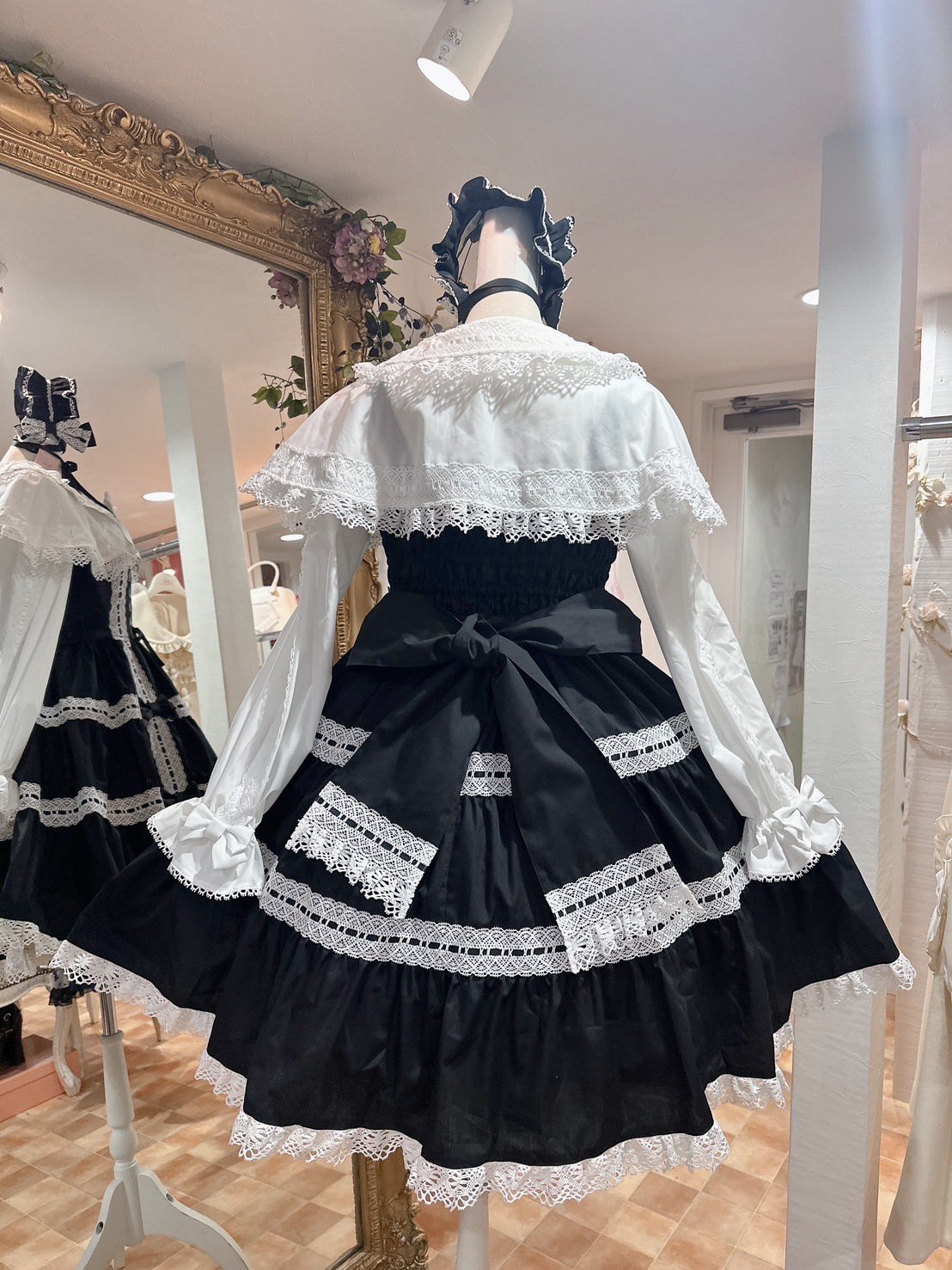 メタモルフォーゼ 木漏れ日のトロイメライ 黒×オフ白レース jsk