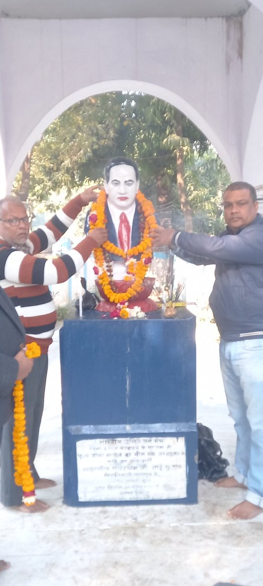 RahulGa50698251's tweet photo. दलितों पिछड़ा वंचितों के मसीहा महिला उत्थान के जनक संविधान निर्माता बाबासाहब डॉक्टर भीमराव अम्बेडकर जी के महापरीनिर्वाण दिवस पर विनम्र श्रद्धांजलि एवं शत-शत नमन I
@yadavakhilesh 
@yasarshah_SP 
@AfsalShaan6108 
@sparvindgiri 
@Ayazshah_sp 
@MariaShah_Sp 
@samajwadiparty https://t.co/IgcyZquu35
