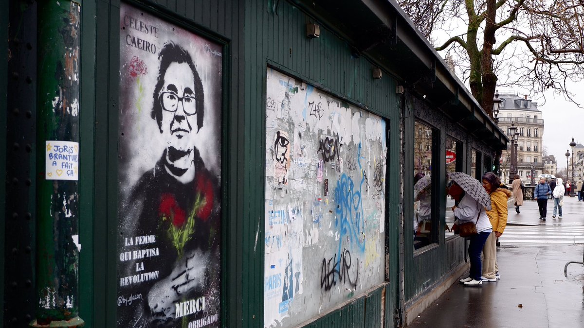 pedrofrpereira's tweet photo. “La femme que baptisa la revolution”

E, de repente, uma homenagem a Celeste Caeiro em Paris, num mercado de flores junto ao Sena.

by_glacon https://t.co/fthRrLdp85