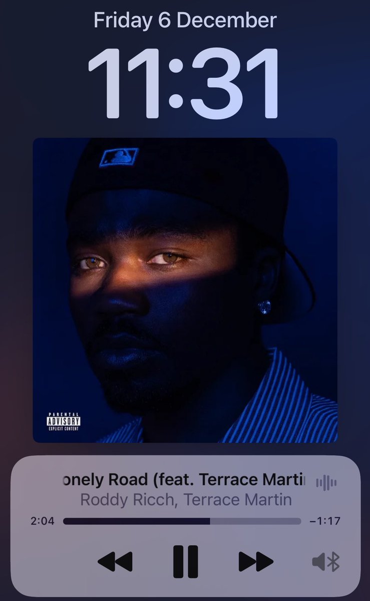 your_favoriti's tweet photo. I’m listening to Roddy Ricch now and just remembered him for the first time on a feature with Nipsey Hustle. I was listening to him a lot before he dropped a hit song, “The Box” and now he had to satisfy the world and not just his fans. Well, HE IS BACK!
#LoneRoad https://t.co/v5NMklIicN