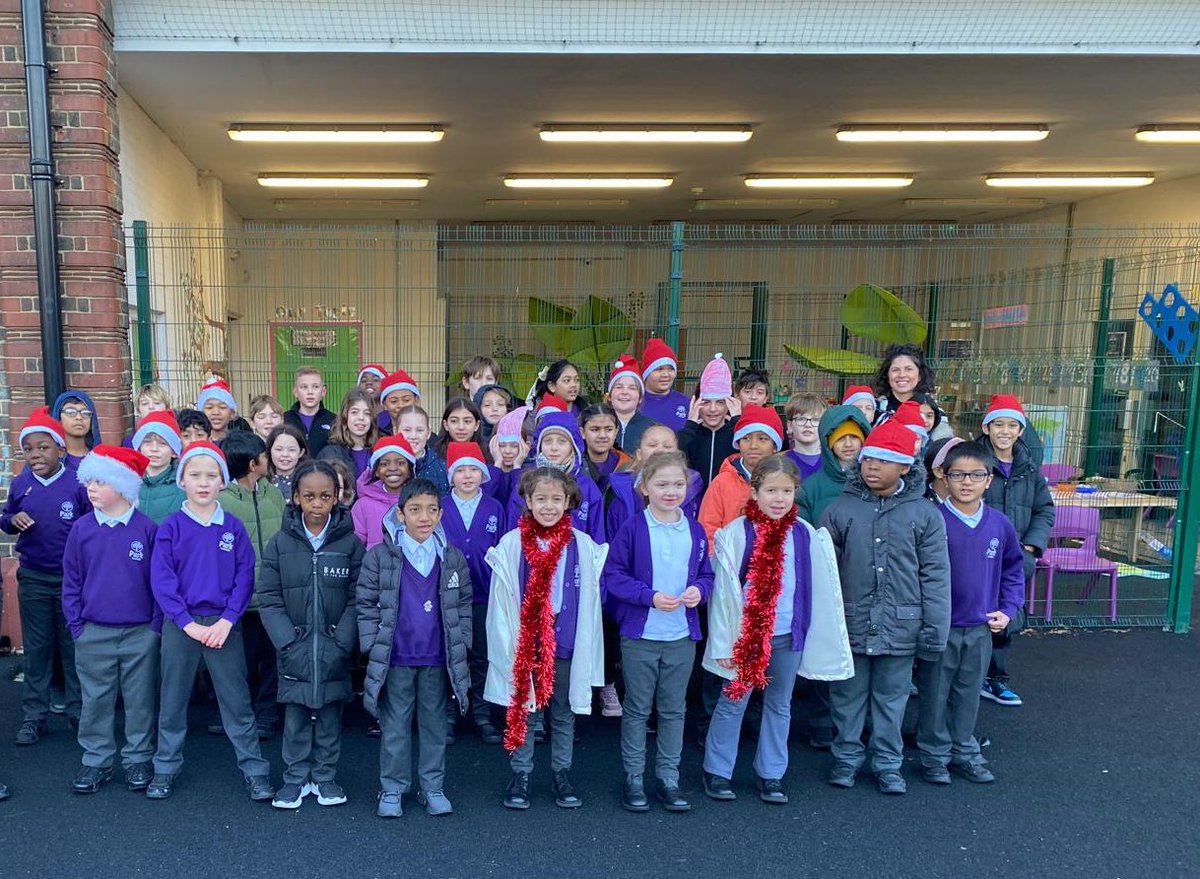 ParkAcad's tweet image. This morning, our pupils completed the Festive Daily Mile! A wonderful way to start the day with energy and smiles, embracing fitness and fun. Well done to everyone who took part! #FestiveDailyMile #ActiveStart @MertonSSP @thesteptrust
