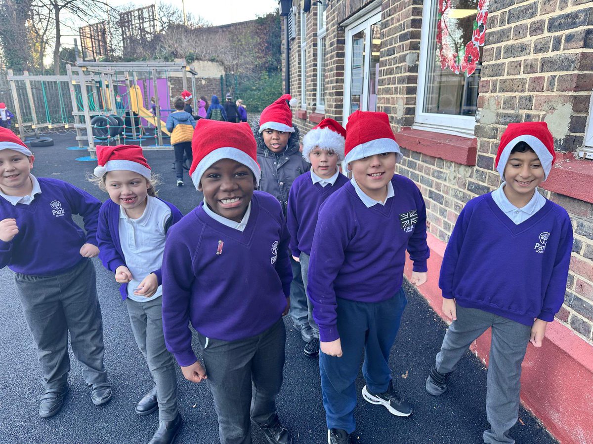 ParkAcad's tweet image. This morning, our pupils completed the Festive Daily Mile! A wonderful way to start the day with energy and smiles, embracing fitness and fun. Well done to everyone who took part! #FestiveDailyMile #ActiveStart @MertonSSP @thesteptrust