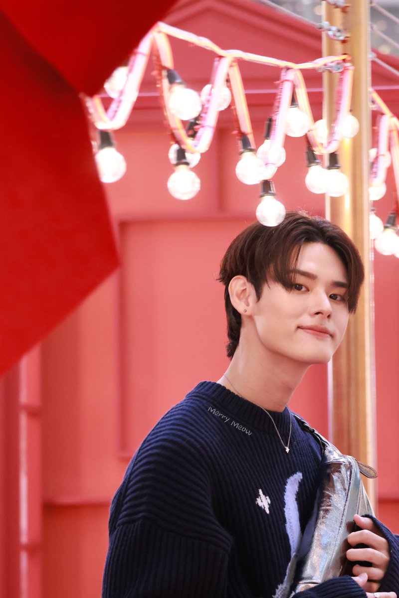 MerryMeowww's tweet photo. 🫣

#NAY_PERSES 
#CoachHoliday
#PERSES #PERSES_TH
#GNEST #GMMMusic #TPOP https://t.co/Oh5tBiwdfT