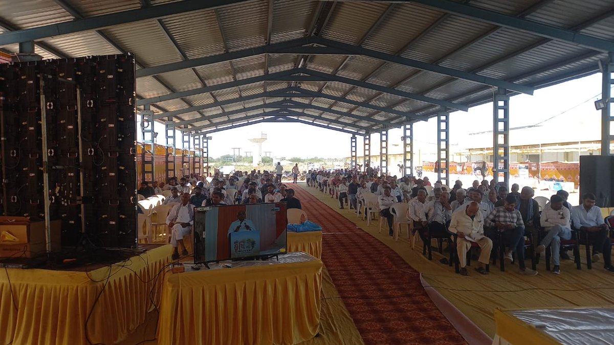 બોટાદ તાલુકાના લાઠીદડ ગામે રવી કૃષિ મહોત્સવ નુ આયોજન કરવામા આવેલ જેમા ખેડુતોને પ્રાકૃતિક ખેતી કરવા જાગૃત કરવામા આવેલ.