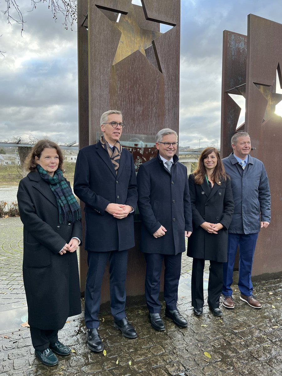 UE_Luxembourg's tweet photo. Commissioner @magnusbrunner of @EUHomeAffairs begins his first official visit in the EU, arriving in Schengen 🇱🇺 to celebrate the birthplace of the #SchengenEU area. He is welcomed by @MAINTLuxembourg Minister @LeonGloden and Schengen Mayor Michel Gloden.

#SchengenEU https://t.co/qPQtPOD7Mf