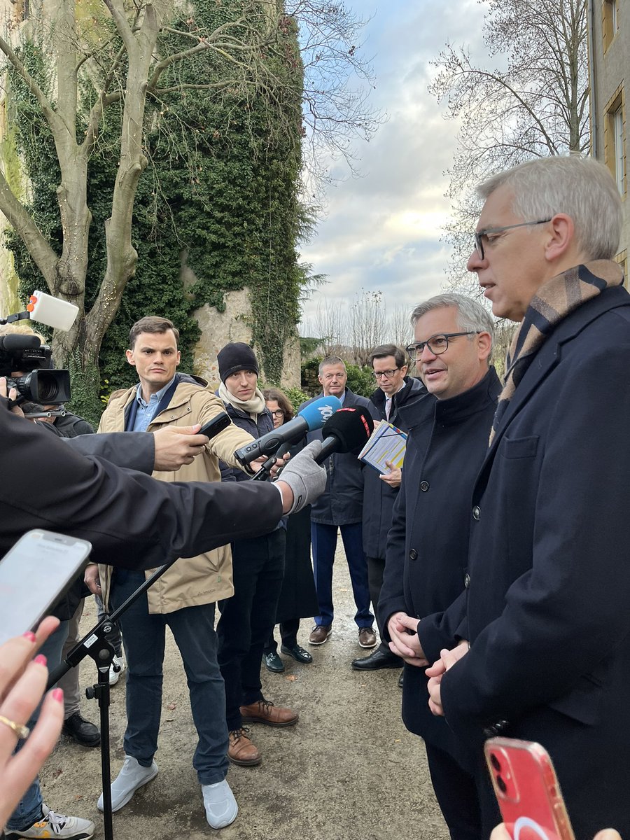 UE_Luxembourg's tweet photo. Commissioner @magnusbrunner of @EUHomeAffairs begins his first official visit in the EU, arriving in Schengen 🇱🇺 to celebrate the birthplace of the #SchengenEU area. He is welcomed by @MAINTLuxembourg Minister @LeonGloden and Schengen Mayor Michel Gloden.

#SchengenEU https://t.co/qPQtPOD7Mf