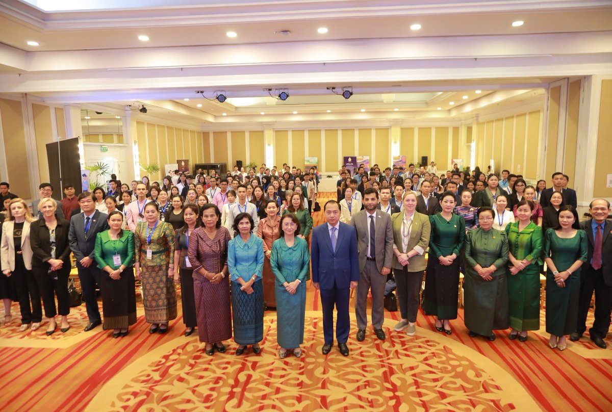 UNESCOCambodia's tweet photo. 📝On December 5, 2024, over 224 participants attended an Annual Media Forum on Gender Equality under the theme "The Role of Media in Promoting Gender Equality &amp; Preventing Violence Against Women" in Phnom Penh. Read more: https://t.co/9hrIEWt5VF
#16DaysofActivism #GenderEquality https://t.co/f8hc7hITRF