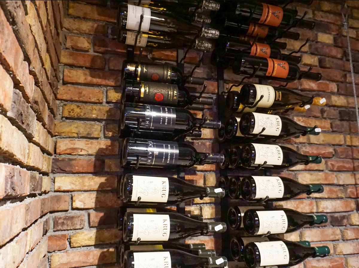 𝐎𝐧𝐭𝐝𝐞𝐤 𝐧𝐢𝐞𝐮𝐰𝐞 𝐰𝐢𝐣𝐧𝐞𝐧 𝐞𝐧 𝐰𝐢𝐣𝐧𝐩𝐚𝐤𝐤𝐞𝐭𝐭𝐞𝐧 𝐢𝐧 𝐨𝐧𝐬 𝐩𝐫𝐨𝐞𝐟𝐥𝐨𝐤𝐚𝐚𝐥 
Op zoek naar een heerlijke wijn voor bij je kaasplank of bij het kerstdiner? Of een mooi wijngeschenk voor de feestdagen?