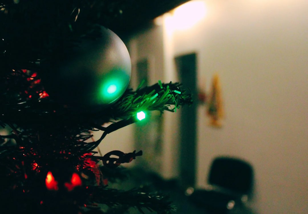 admr_indre's tweet photo. • 𝐿’𝐸𝑠𝑝𝑟𝑖𝑡 𝑑𝑒 𝑁𝑜𝑒̈𝑙 𝑒𝑠𝑡 𝑎𝑟𝑟𝑖𝑣𝑒́ 🎄•

Le sapin de Noël a pris fièrement place dans le hall d’accueil de la Fédération ! 😍

Ses guirlandes illuminent les dernières journées avant les fêtes de fin d’année ! 🕰️ https://t.co/KUWBmyaAaB
