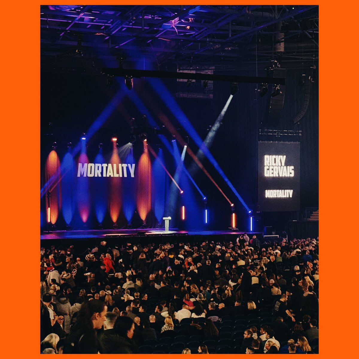 Ricky Gervais at Nottingham arena last night

Brilliant! 👹👉🏻🍑