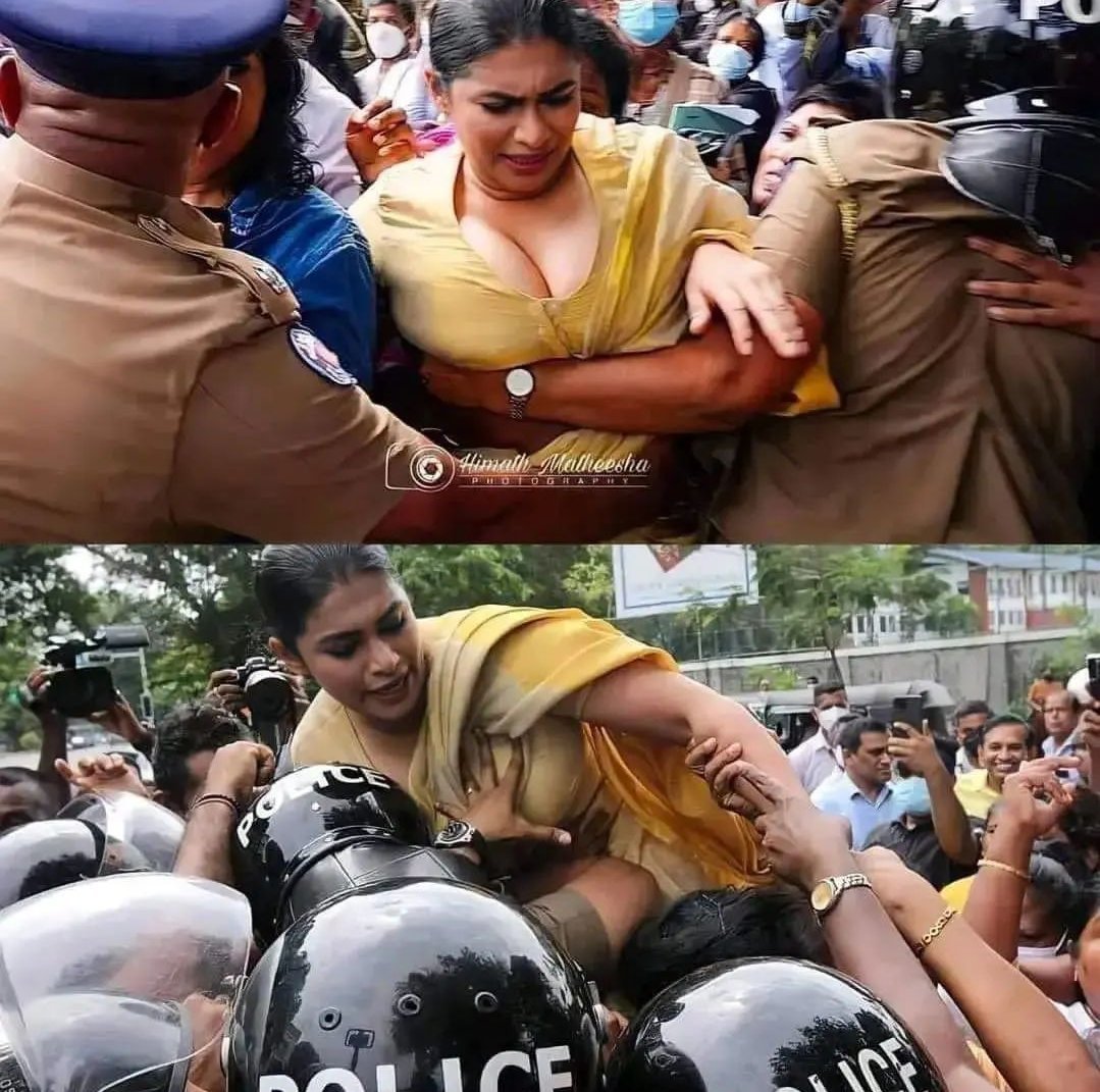 HasnaZaruriHai's tweet photo. यह तानाशाह पुलिस आंदोलन को दबानें की कोशिश कर रही हैं 😤😤 https://t.co/x6pJ9Ysukj
