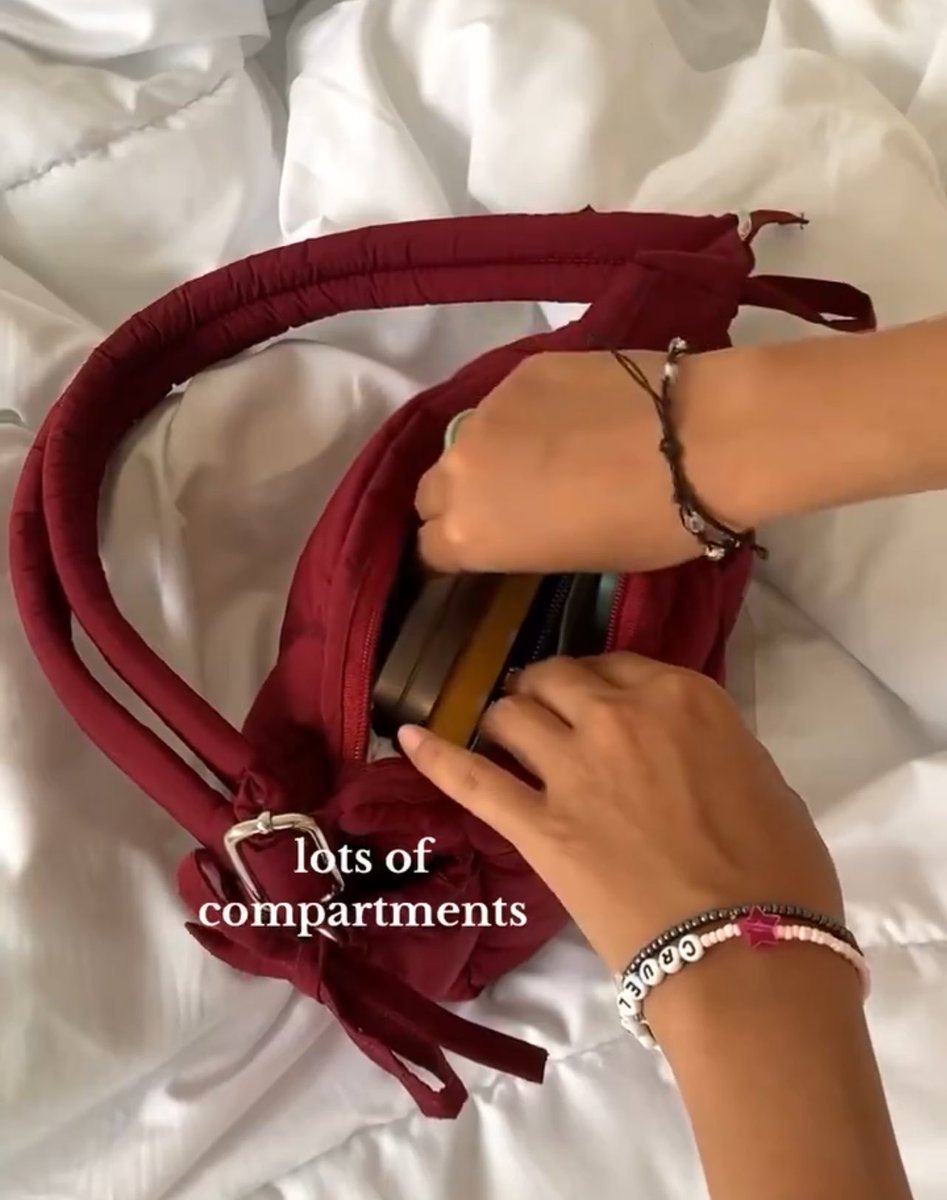 roxysshi's tweet photo. Honestly tas yg paling nyaman dipakai dan worth it banget untuk dibeli itu yg modelnya ga kaku gini, bisa muat banyak barang juga kalau dipakai jalan" atau ke kampus!😍💕 https://t.co/V9KtA5vJyG