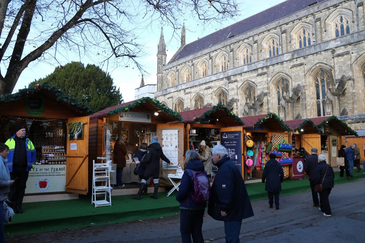 Winchester Cathedral tweet media