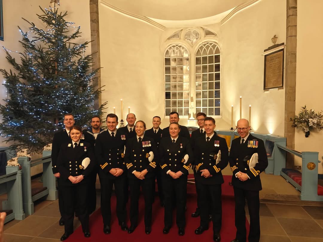 HMSScotia's tweet photo. 🎶 Members of the Ship's Company were in best voice (and mostly in tune) last night!

🎅 We were delighted to attend the carol service in aid of the tri-service charities at Edinburgh's @CanongateKirk. https://t.co/YtKn7Mki7b
