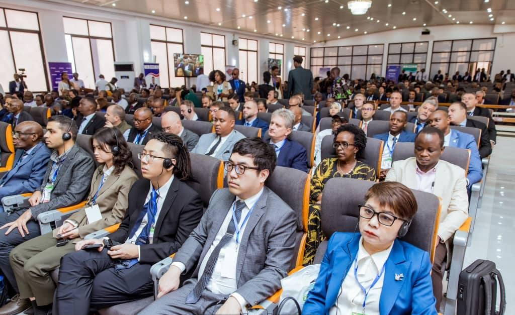 PhilosTop's tweet photo. President @GeneralNeva is calling on all investors to come and invest in #Burundi,the beutiful country, because , he says, investing in Burundi is not just an economic opportunity, it also means participating in intra- and intercontinental development.@UN @NtareHouse @BurundiGov https://t.co/F6Of2hkMGB