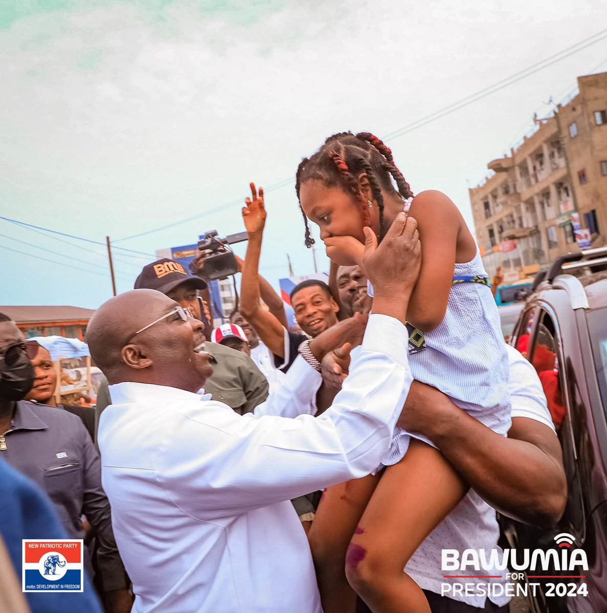 LaminYamaall's tweet photo. The streets love Bawumia, it is possible for us to make a history and send this country to greater heights with Bawumia 

#BawumiaForPresident 
#1TouchForBawumia https://t.co/hYC7BIQxb5