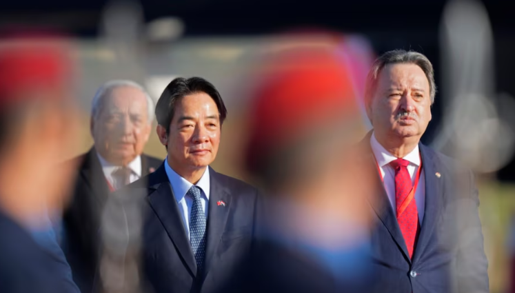 NewDelhiTimes's tweet photo. Paraguay expels Chinese envoy over Taiwan 'interference'
#Expels #China #Paraguay #Taiwan
https://t.co/6NytHaS2SN https://t.co/eiufyqFZBT