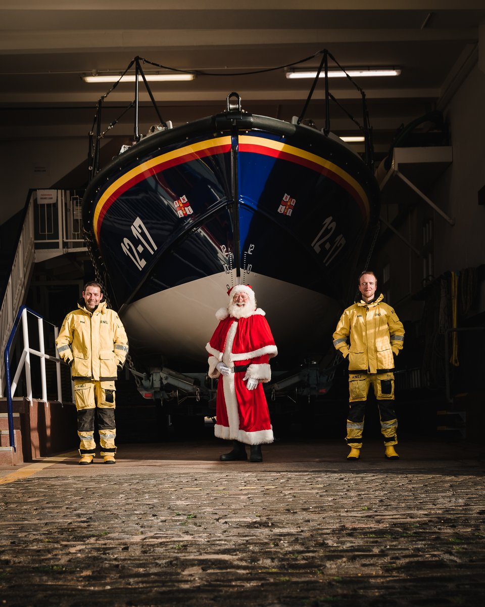 RNLI's tweet photo. Did you know that Santa drives a tractor? 😎

@AnstrutherRNLI had an early visit from the main man himself - setting off to get around our 238 lifeboat stations with gifts for our crews before Christmas Day!

#RNLI #Christmas #SavingLivesAtSea #Volunteers https://t.co/ExNphe6PJ3