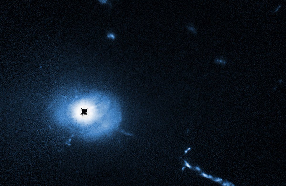 AstrospaceI's tweet image. Utilizzando il telescopio spaziale @NASAHubble, gli scienziati hanno ottenuto l'immagine più ravvicinata e dettagliata finora di un #quasar a 2.5 miliardi di anni luce da qui.

astrospace.it/2024/12/06/le-…