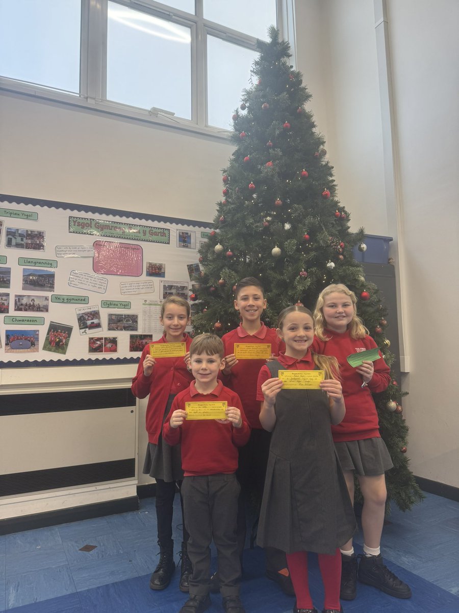 YsgolPenyGarth's tweet photo. Llongyfarchiadau! 🎄 https://t.co/CnbpW8cSOd