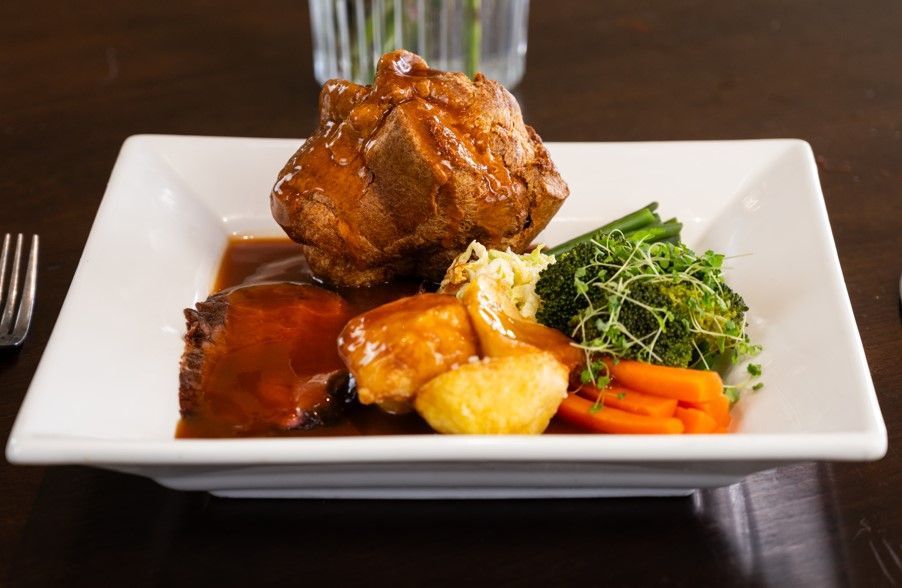 HumberRoyal's tweet image. Wrap up the weekend with a warm, hearty Sunday lunch with us. 😃

Served every week between 12pm and 9pm. Whether you’re after one, two, or three courses, enjoy all the traditional favourites.

To book your table, call us on 01472 240024.

#SundayMeal #Grimsby #Food