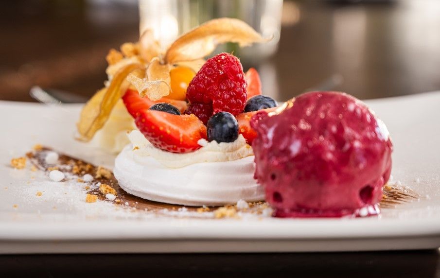 HumberRoyal's tweet image. Wrap up the weekend with a warm, hearty Sunday lunch with us. 😃

Served every week between 12pm and 9pm. Whether you’re after one, two, or three courses, enjoy all the traditional favourites.

To book your table, call us on 01472 240024.

#SundayMeal #Grimsby #Food