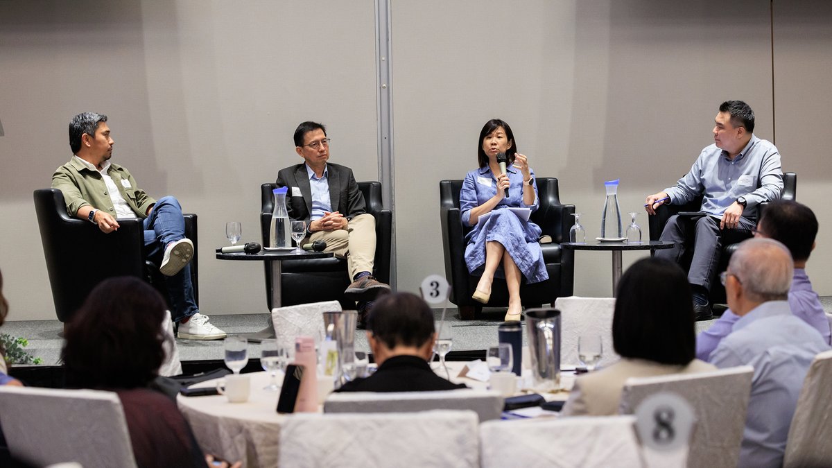 FASSNews's tweet image. #NUSSocialWork led an engagement among social work practitioners on ways to amplify their impact by using digitalisation to enhance skills, improve work efficiency & grow collaboration within the industry.
tinyurl.com/5x9phma8
#NUSCares #NUSImpact #FASSCares #FASSImpact