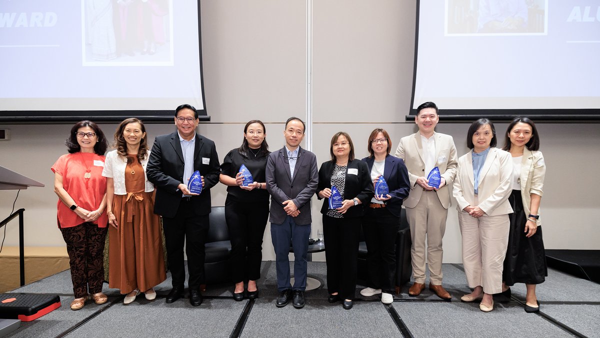 #NUSSocialWork led an engagement among social work practitioners on ways to amplify their impact by using digitalisation to enhance skills, improve work efficiency &amp; grow collaboration within the industry.

tinyurl.com/5x9phma8

#NUSCares #NUSImpact #FASSCares #FASSImpact