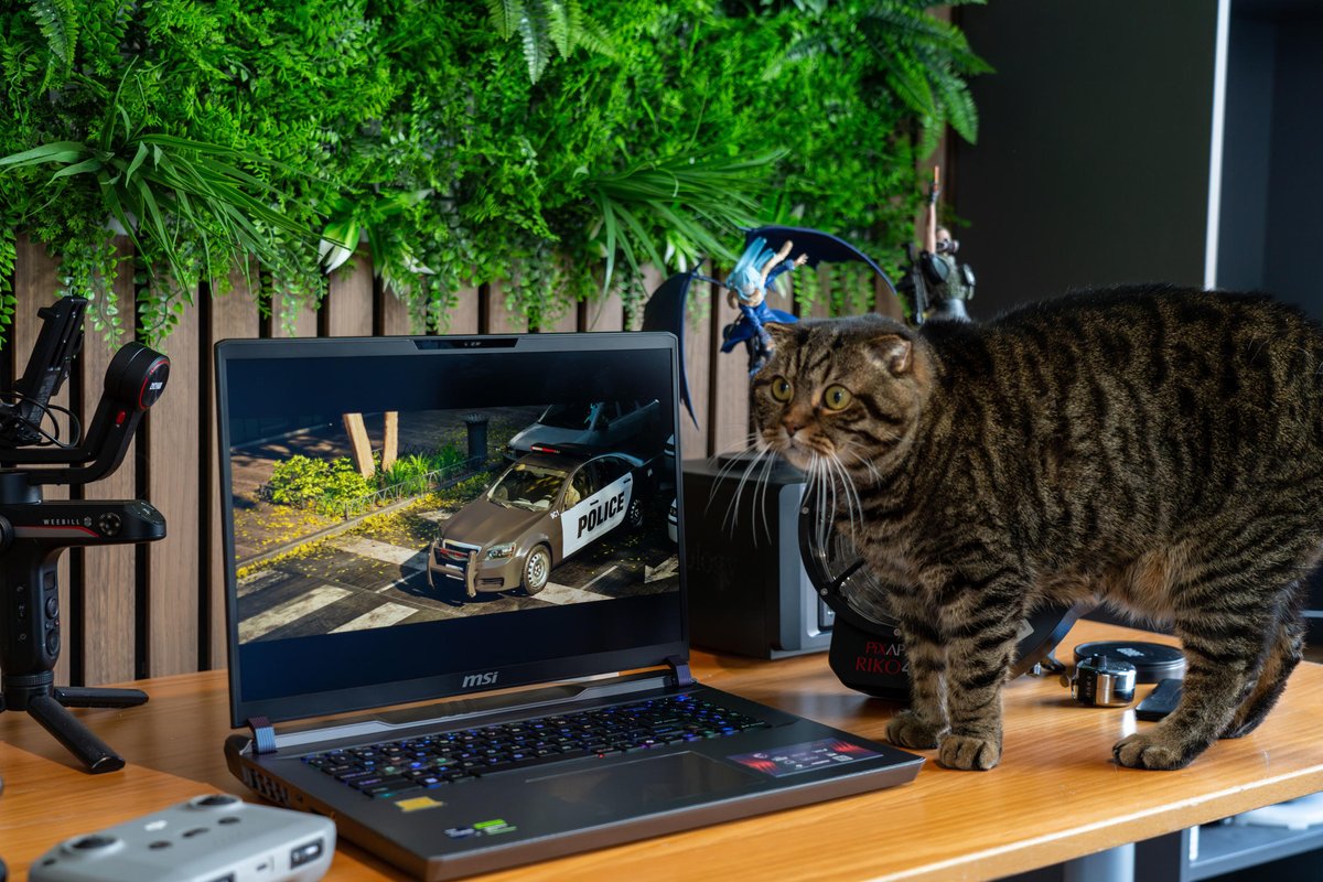 MSIMiddleEast's tweet image. ما الذي يجعل القطة اللطيفة مندهشة للغاية؟ 🙀 إنه جهاز #MSIVector 17 HX A14V😻
من إنشاء محتويات ثلاثية الأبعاد معقدة إلى البقاء منتجًا في مقهى، يعتمد Emiel Sleegers على قوته وشكل الجهاز المصمم لممارسي العلوم والتكنولوجيا والهندسة والرياضيات.
msi.gm/Vector17HX_A14…

#RTX #3DArtist